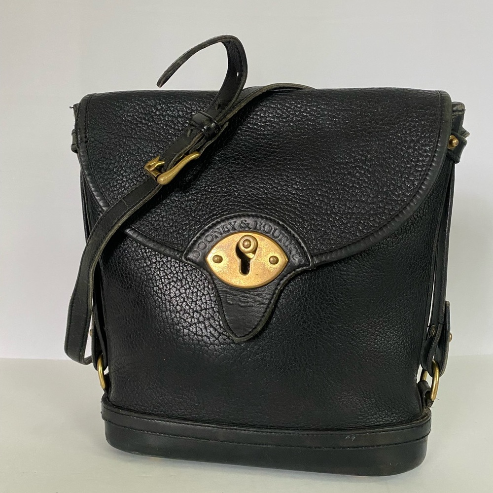 Vintage Dooney & Bourke All Weather Leather Crossbody 6 Feet Bottom Bag Purse